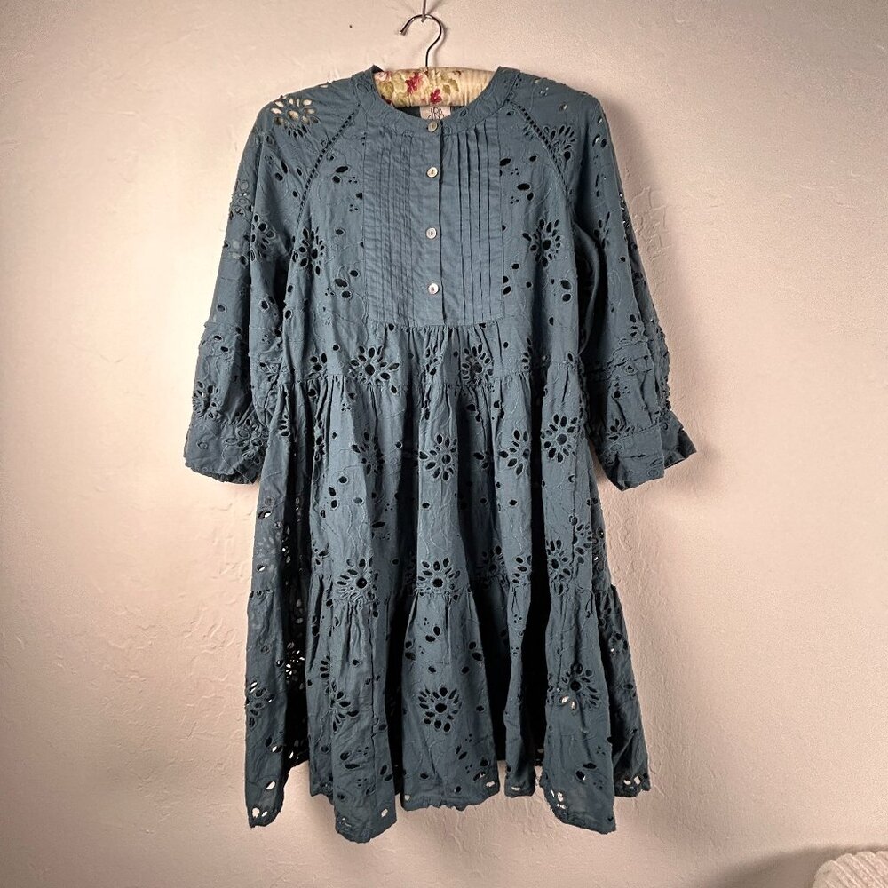 dRA Los Angeles Yara Dress Women's Medium Teal Eyelet Cotton 3/4 Sleeve Pleated